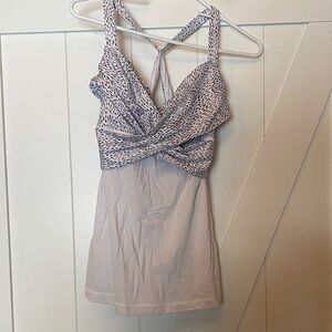 Lululemon tank in Black and White